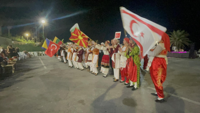 Yenierenköy barış, dostluk dans ve müziklerine ev sahipliği yaptı