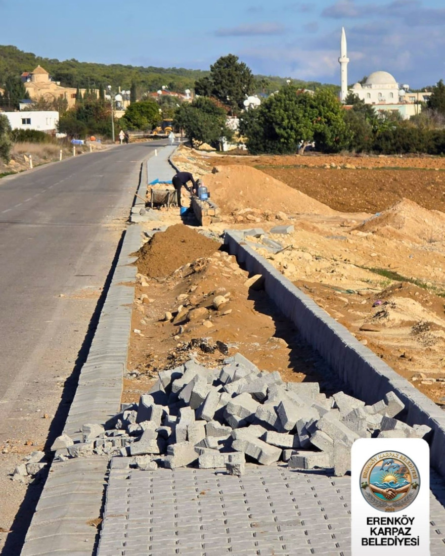 ERENK&Ouml;Y - KARPAZ BELEDİYESİ'NDEN DEV YATIRIM:  B&Ouml;LGE K&Ouml;YLERİ MODERN KALDIRIMLARA KAVUŞUYOR