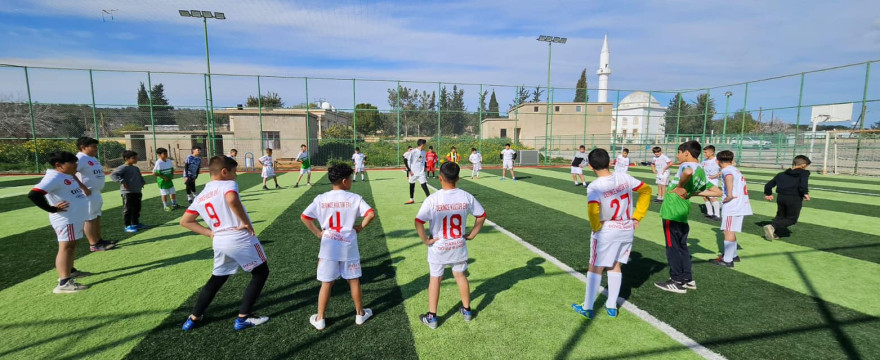 Erenköy Karpaz Belediyesi Futbol Kurslarımıza, &quot;Derince ve Dipkarpaz&#039;da&quot; Devam Ediyoruz.